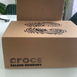 Black salehe Ben bury Crocs